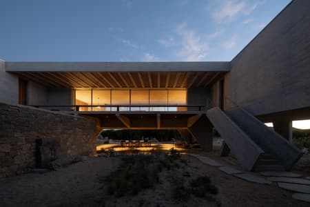 LA SECRETA HOUSE